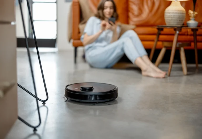 Robot vacuum cleaner for pets